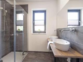 ÚJ PÁLYASZÁLLÁS apartmanok Kreischbergen! - 6=7 AKCIÓ! 1 éj INGYENES!
2022. 11. 26. - 12. 23. között

-5% KEDVEZMÉNY a táblázatban szereplő árakból!
10% kedvezmény a helyi Intersport síkölcsönzőben.